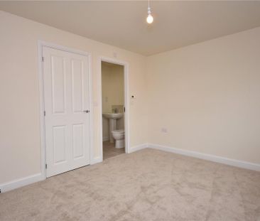 4 bedroom semi-detached house to rent - Photo 6