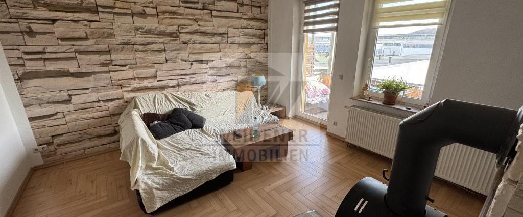 Moderne 4 Raum-Wohnung mit Einbauküche, Kaminofen und Balkon. - Foto 1