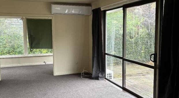 Three bedroom home, available now! - Photo 1