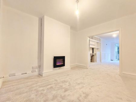 3 bedroom semi-detached house to rent - Photo 2