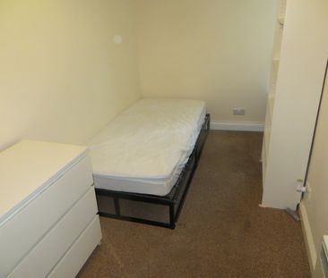 3 bed Apartment - To Let - Photo 1