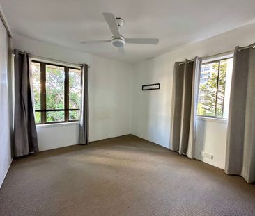 Two bedroom unit - Surfers Paradise - Photo 4