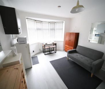 Flat to rent - Photo 2