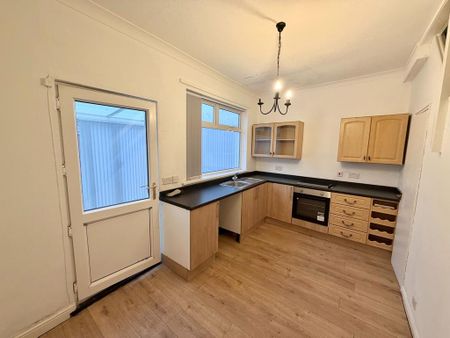 2 bedroom terraced house to rent - Photo 4