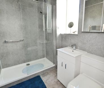 3 bedroom flat to rent - Photo 1