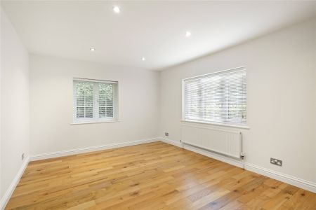Earleswood, Cobham, KT11 - Photo 3
