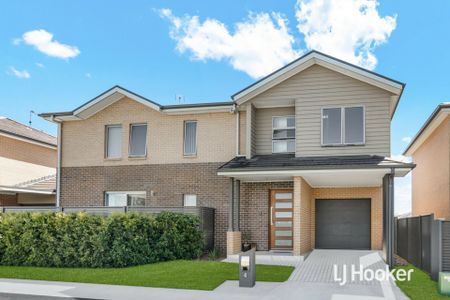 Stunning 3 Bedroom Home - Great Location! - Photo 5