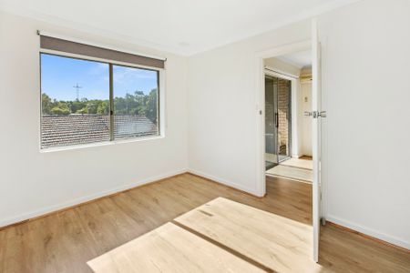 Top Floor Living with Sunset Views in Leafy Jolimont - Photo 4
