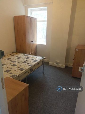 1 bedroom in a house share to rent - Photo 4