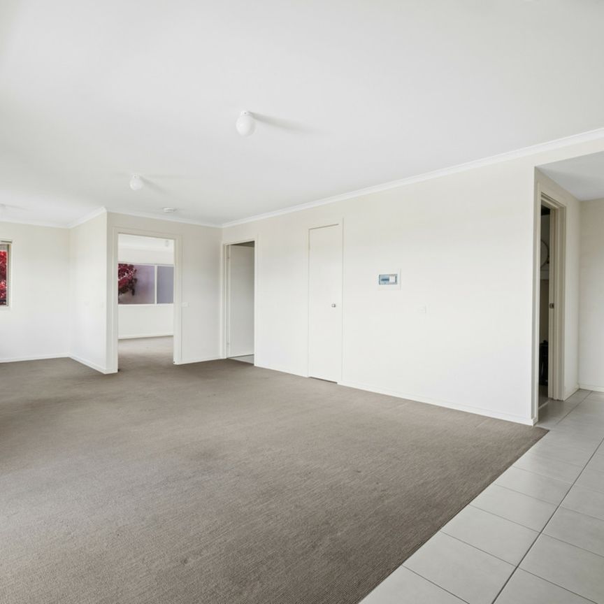 One Bedroom Townhouse! - Photo 1