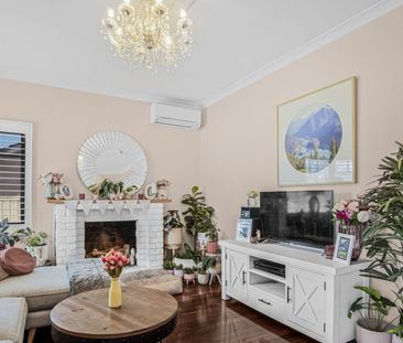CHARACTER, COMFORT & ROOM TO ENJOY - Photo 1