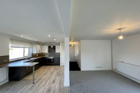 Pine Close - Photo 4