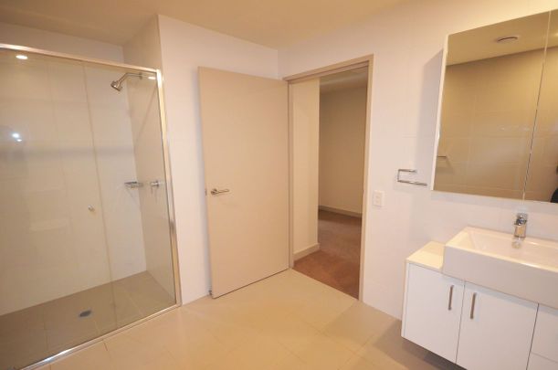 Modern Apartment with Leafy Outlook - Photo 1