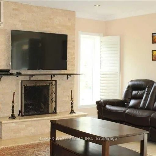 Detached Home For Lease | N9238897 - Photo 1