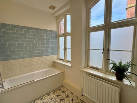 Frome Court, Bartestree - Photo 4