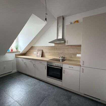 Zentral gelegene Dachgeschosswohnung mit Einbauküche in Zwickau - Photo 4