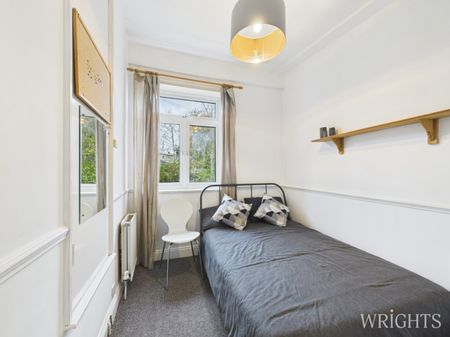 4 bedroom Mid Terraced House - Bishops Rise, Hatfield - Photo 4