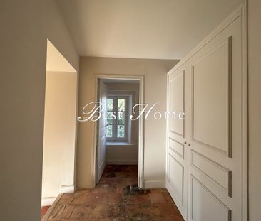 A louer, dans bel immeuble, en coeur de ville, grand T2 58 m², lumi... - Photo 4