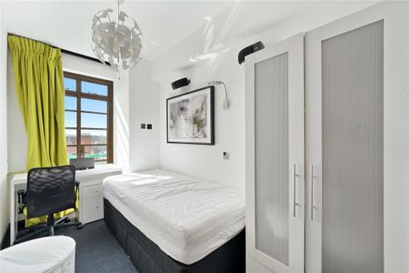 3 bedroom flat to rent - Photo 4