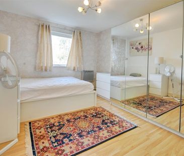 WEST GATE MEWS, WHIPPENDELL ROAD - Photo 6