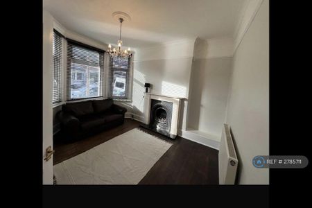 2 bedroom maisonette to rent - Photo 5
