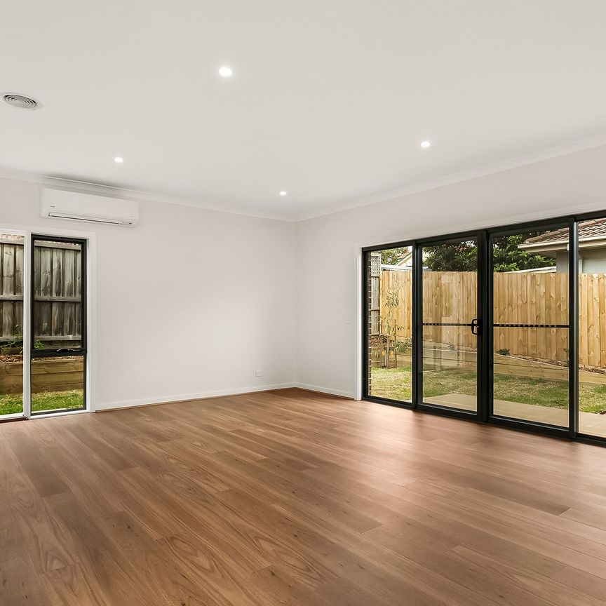 Neatly presented townhouse - Photo 1