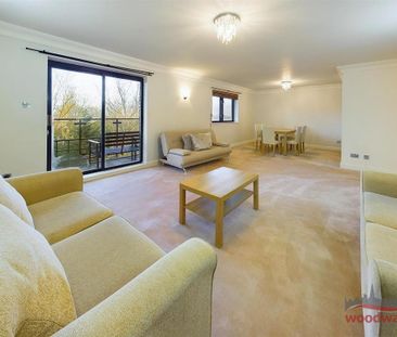 3 bedroom flat to rent - Photo 3