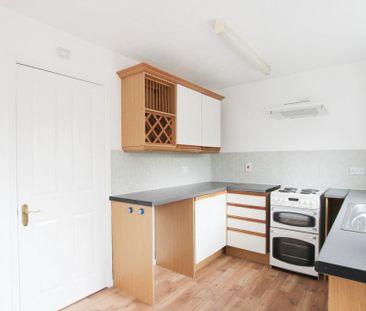 2 bedroom semi-detached house to rent - Photo 2