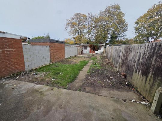 4 bedroom semi-detached house to rent - Photo 1