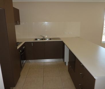 1 Yarra Crescent, Kelso QLD 4815 - House For Rent | Domain - Photo 6