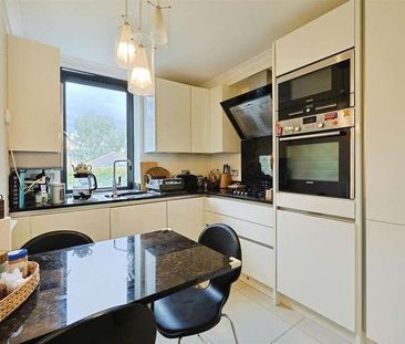 Warwick House, Windsor Way, London, W14 - Photo 1