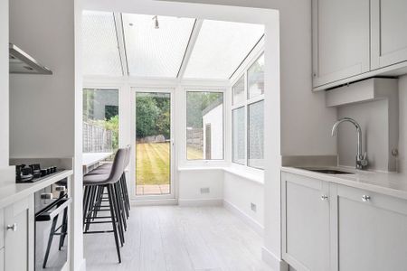 4 Bedroom House to rent - Photo 3