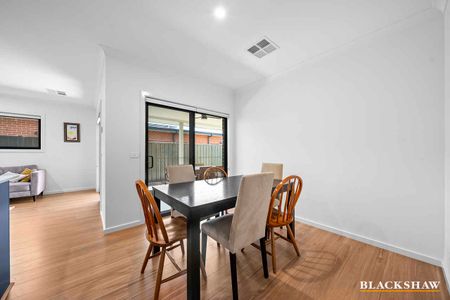 Spacious & Solar-Powered Home - Photo 4