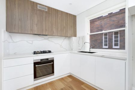 Recreated and Fully Renovated Art Deco Apartment - Whisper Quiet - Photo 4