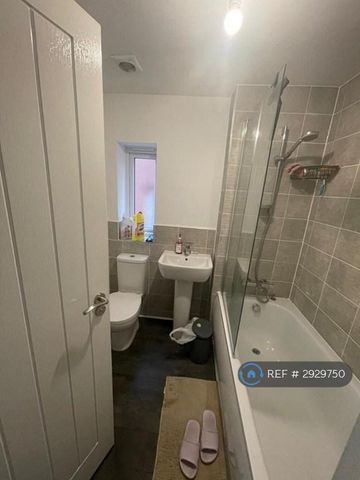 2 bedroom semi-detached house to rent - Photo 5