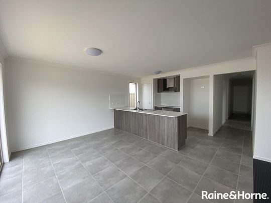 8 Aragon Court, Munno Para West, SA 5115 - Photo 1