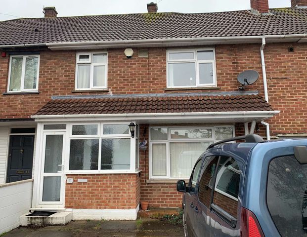 Ambleside Avenue Room 2 - Photo 1