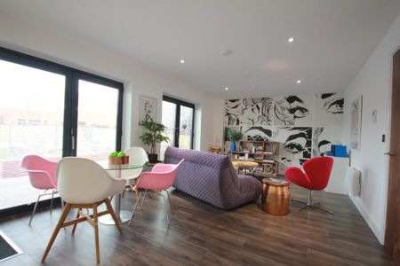 2 bedroom penthouse to rent - Photo 3