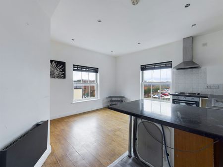 Flat to rent on - Photo 3