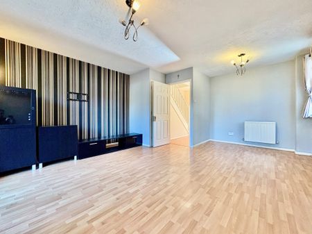 Village Close, Herts, Hoddesdon - Photo 2