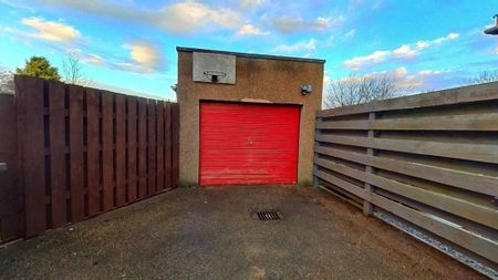 4 bedroom detached house to rent - Photo 3