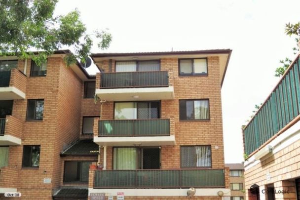 Walk to Liverpool CBD & All Amenities - Photo 1