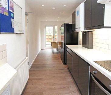 1 bedroom in a house share to rent - Photo 4