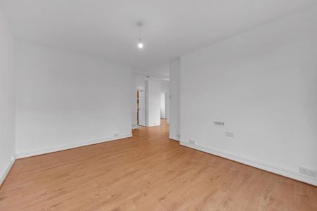 3 bedroom flat to rent - Photo 3