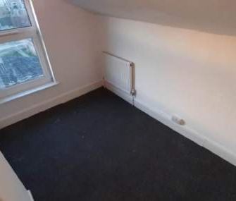 3 bedroom property to rent in Grimsby - Photo 6