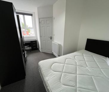1 bedroom in a flat share to rent - Photo 4