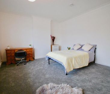 3 bedroom end of terrace house to rent - Photo 4