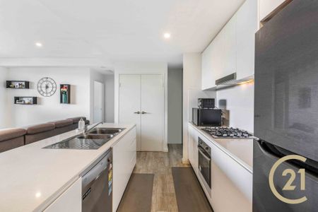 Immaculate 2 Bedroom Modern Apartment - Photo 5