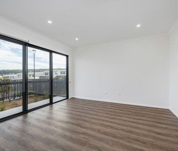 Modern 3-Bedroom Townhouse with Style and Convenience - Photo 1