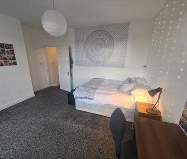 6 Bed - 14 Ashville View, Hyde Park, Leeds - LS6 1LT - Student - Photo 6